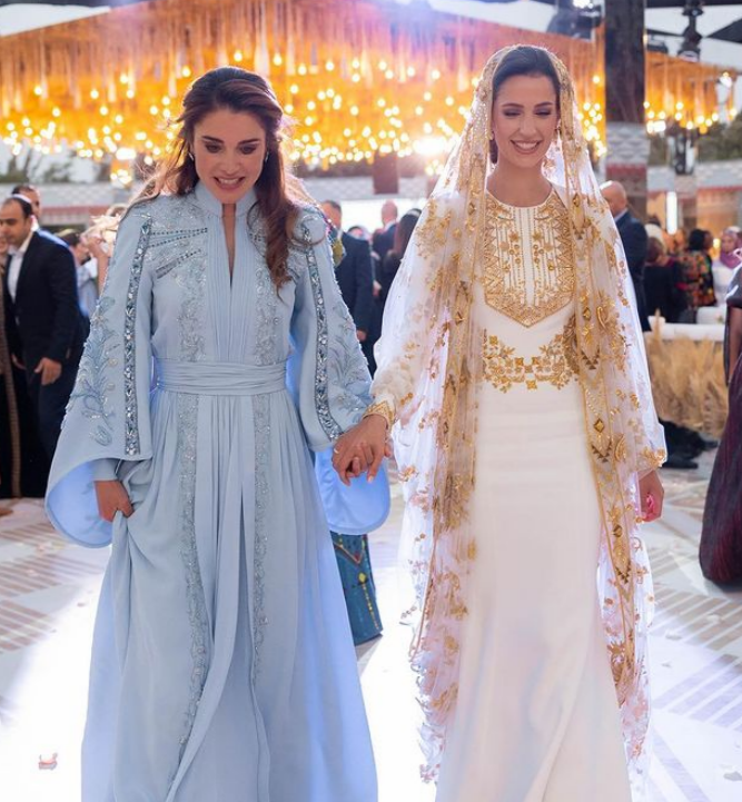 شاهد صور الملكة رانيا مع كنتها الجديدة رجوة آل سيف